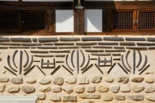 꽃담의 이 표시, 궁금한데 아무도 모른다네요