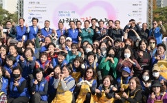 박완수 도지사 사랑의 김치 나눔 함께 ... 2500상자 담궈