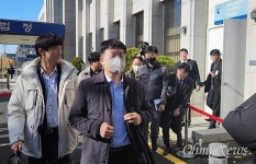 [단독] 검찰 불구속기소 직후, 사건 브로커 벤츠 받았다