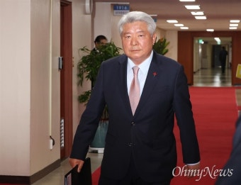 [오마이포토] 국무회의 참석하는 김홍일 방통위원장 내정자