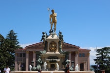 넵튠과 메데아 같은 신화 속 인물을 만나다