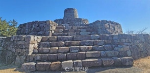 낮에는 연기, 밤에는 불... 이들의 봉수대는 꺼지지 않았다