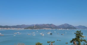 운 좋으면 직접 걸어볼 수도 있는 진도 바닷길