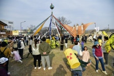 경주 황리단길에 등장한 대형 학... 핵발전 중단하라