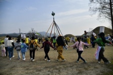 경주 황리단길에 등장한 대형 학... 핵발전 중단하라