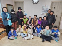 마을 어르신들과 함께 출발하는 이원초의 새 학년 새 학기