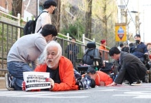녹색정의당 기어서 투표하겠단 장애인들 방패로 몰았다