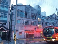 진주 1톤트럭 ... 김해 진영 상가주택 화재 발생