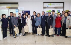 박완수, 어버이날에 어르신들과 온기나눔 밥차 동행