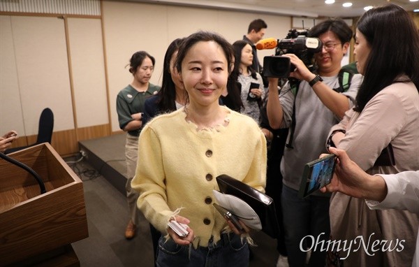 뉴진스 전 대표 민희진 대표이사 선임안 어도어 이사회서 부결, 논란 확대 예상