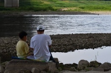 강가 리코더 연주, 물수제비... 영영 사라질지 모르는 풍경