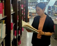 반듯하지 않은 학교와 사랑에 빠진 반듯한 모범생