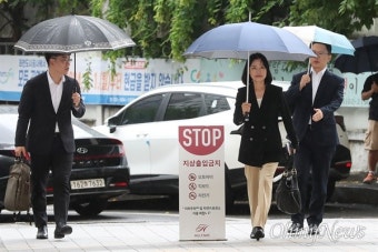 [오마이포토] 청문회 준비 위해 첫 출근하는 이진숙 후보자