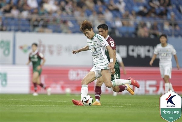 전북현대, 강원FC에 2-0으로 승리...김진규와 콤파뇨의 멀티골 주목