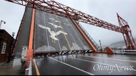 매주 토요일 영도대교에선 탄성이 들립니다, 왜냐면