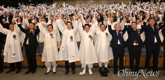 TK에서도 갈라진 제79회 광복절 기념식