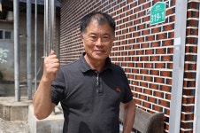 한 이장님의 걱정 축사 악취 , 주민들이 고통스러워해요