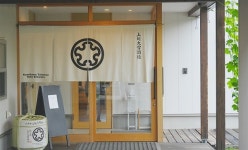 폐업 위기에 처한 호텔과 빵 공장, 사케 회사 찾아간 이유