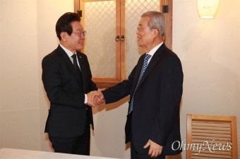 이재명·김종인 2시간 비공개 회동... 