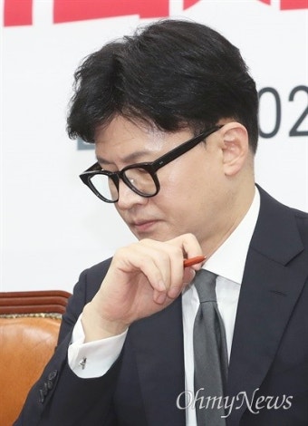 대통령에 날 세운 한동훈 