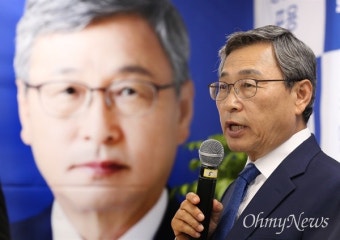 [오마이포토] 정근식 서울교육감후보, 사전투표 앞두고 긴급 메시지