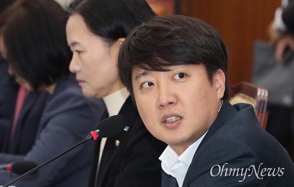 이준석, 윤석열 공천개입 의혹 특검 출석 중