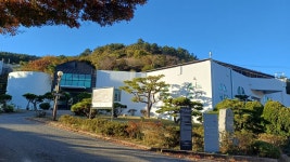 계곡을 베개 삼은 정자라, 멋스럽다