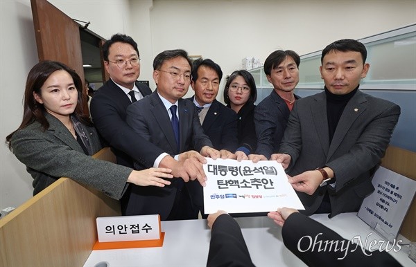 한덕수 대통령 권한대행에 대한 탄핵안 오늘 오후 발의 후 보류, 모레까지 상황 지켜보기로 결정