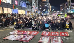 3천 대전시민과 함께한 고교생 일어나보니 나라 망해 있어