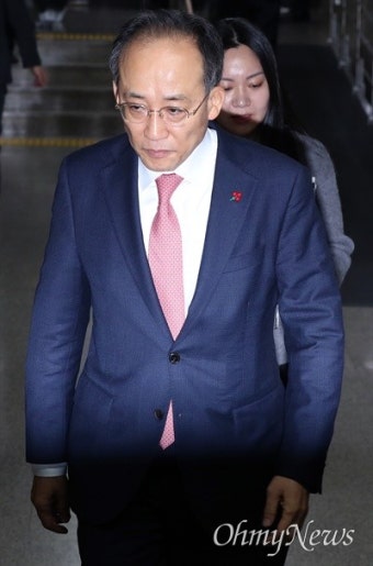 계엄의 밤, 국민의힘 의원들은 무엇을 좇았나