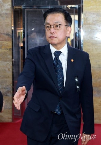 오늘 운명의 국무회의... 최상목은 내란특검 수용할까