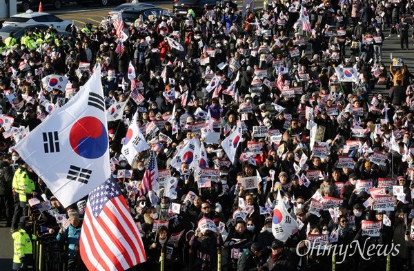 서부지법, 신평 변호사 명예훼손 혐의로 경찰에 고발