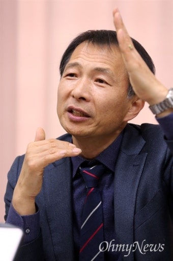 트럼프 대통령, 오바마 비난 가열... 쿠데타 주도 주장과 러시아 게이트 의혹 지속