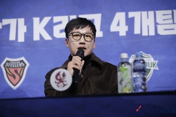 중국 산둥 타이산, 전두환 전 대통령 사진 도발로 울산과 AFC 경기 기권 결정, 포항 16강 진출 기운된다