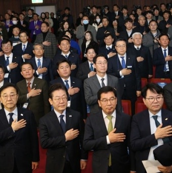 '화성형 기본사회' 정명근 시장, '민주당 지방자치대상' 2관왕