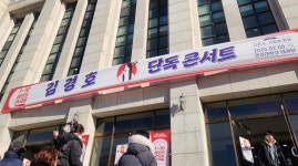 뼛속까지 로커, 김경호의 매력... 중장년 팬 사로잡은 시리즈 콘서트