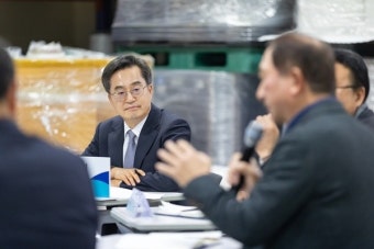 수출 중소기업인 애로사항 청취한 김동연 