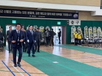 김두관, 산청 산불 진화 희생자 분향소 찾아 조문