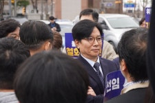 신동호, EBS 이사·사장 겸직? 적법성 논란