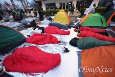 [오마이포토]  8대0 파면하라! 헌재앞 밤샌 시민들