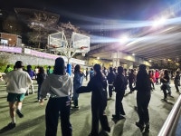 안양천 곳곳 저녁 8시, 이 사람들 보이면 한번 와보세요