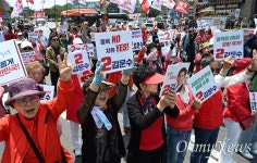 [오마이포토] 공주공산성 앞 유세 펼친 김문수