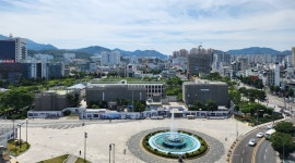 1980년 5월 광주로 가는 2025년의 사람들