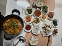 바다가 배들로 가득했었지... 고요하고 아늑해져 더 좋은 곳