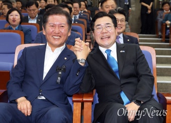 정청래 vs 박찬대, 쓴소리와 당원 소통 강조하는 더불어민주당 대표 경선