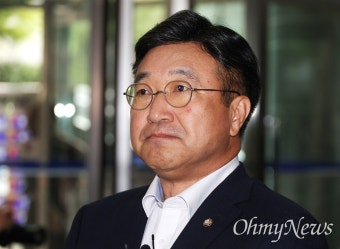 [오마이포토] 윤호중 행정안전부 장관 후보자 출근길