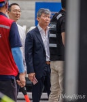 [오마이포토] 김건희 최측근 이종호, 포토라인 피해 도둑 출석