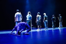 전통과 현대, 예술성과 대중성이 교차하는 실험 무대