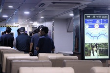 소음 때문에 안내방송도 안 들려... 한강버스 직접 타봤더니 [박장식의 환승센터]