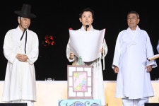 7만여개 유등-불꽃 장관 ... 진주에 구름 인파 몰려